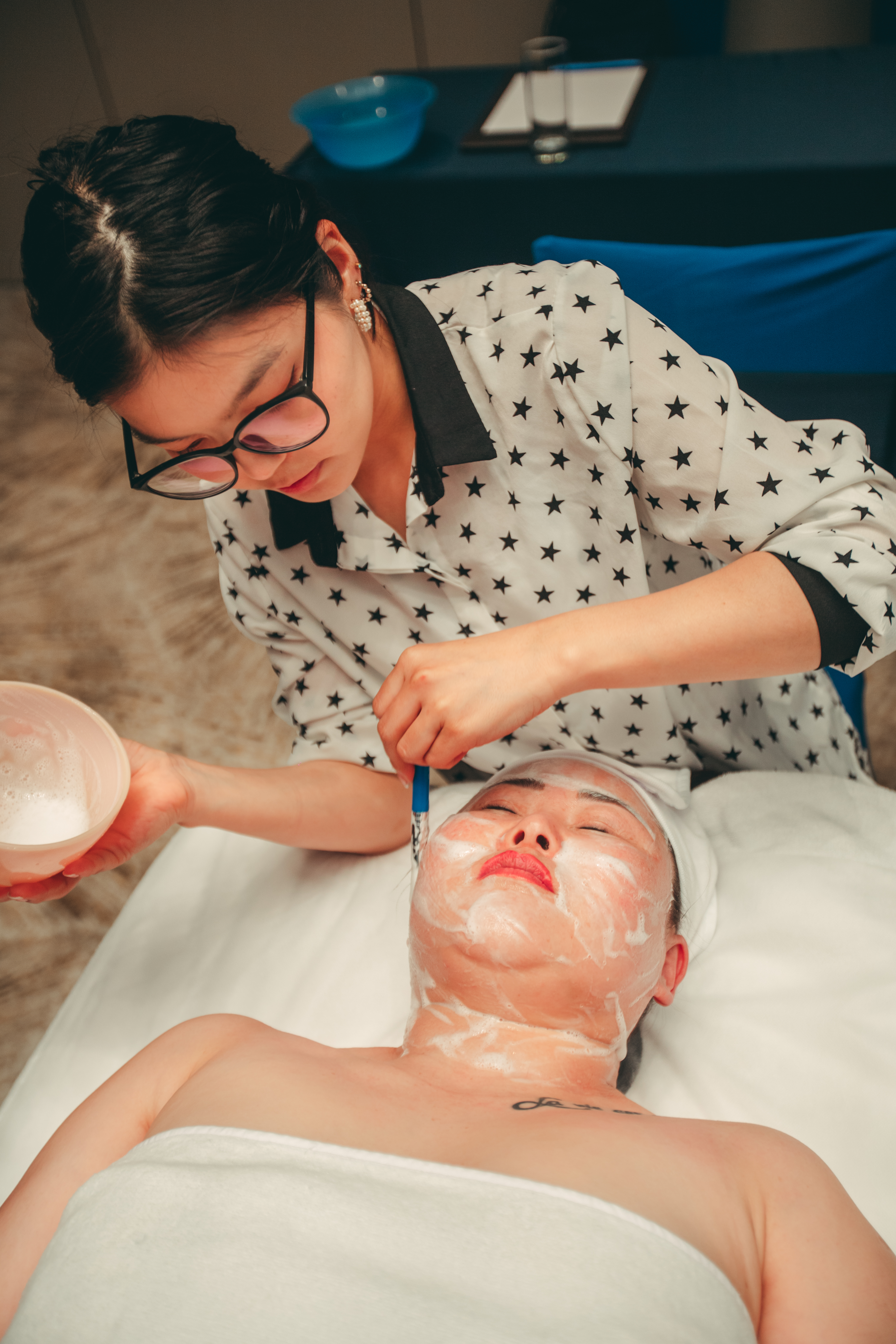 Нүүр & Хүзүү